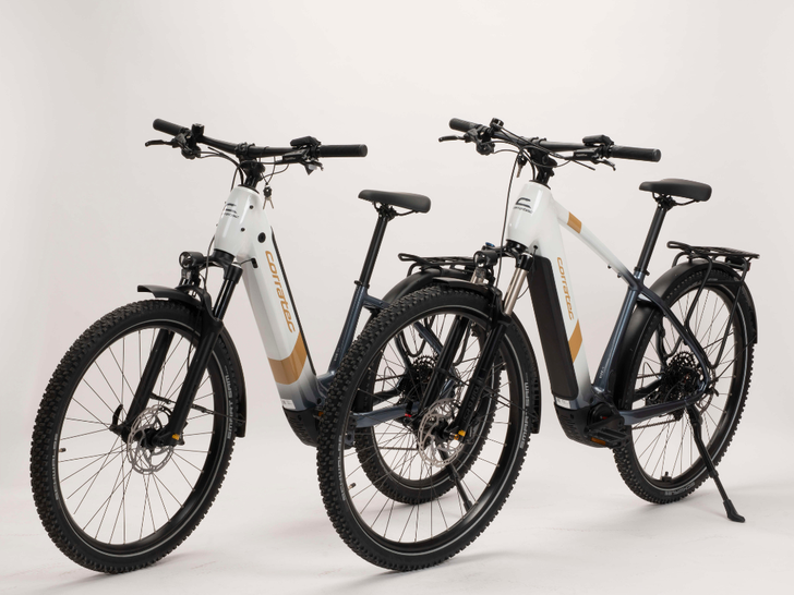 E-Power MTC Elite CX8 Gent (rechts) und das E-Power MTC Elite CX8 Wave (links) © Corratec