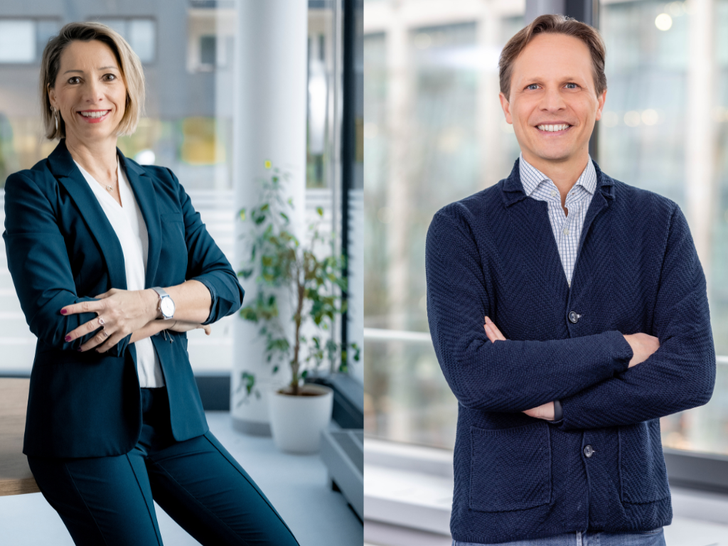 Alteos und JobRad® Österreich starten gemeinsame Kooperation: li. Katrin Stope (Geschäftsführerin JobRad Österreich), re. Dr. Sebastian Sieglerschmidt (Geschäftsführer Alteos) ©