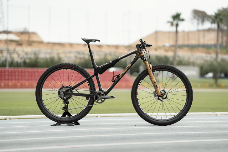 BH präsentiert ein einzigartiges Design für die MTB, mit denen Valero, Cullell und Queirós beim wichtigsten Sportereignis des Jahres am Start stehen werden ©BH Bikes