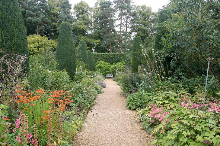 Blühende Beete in den Hidcote Manor Gardens