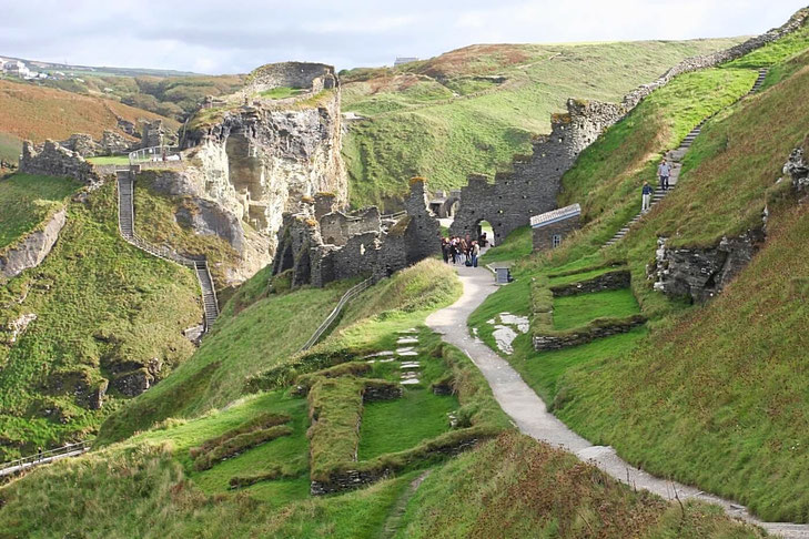 Die Ruinen von Tintagel Castle auf den Klippen ©My own Travel