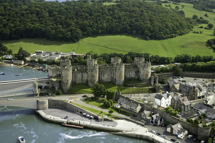 Luftbildaufnahme des Conwy Castles  © Crown copyright (2019) Cymru Wales