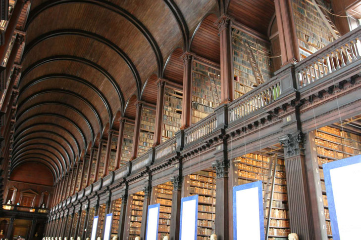 Historische Bibliothek im Trinity College, Dublin @My own Travel