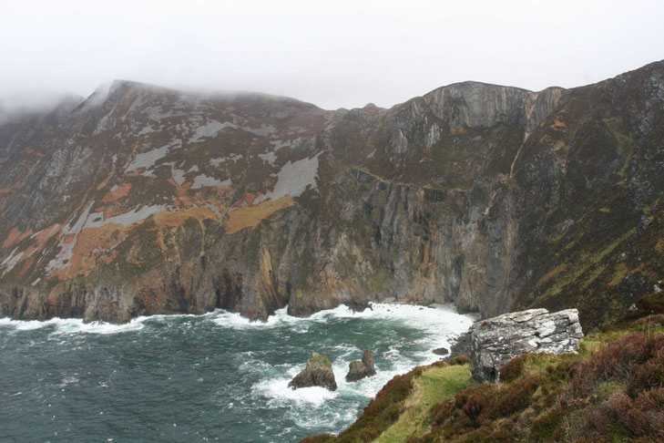 hohe Slieve League Klippen mit rauer Brandung ©My own Travel