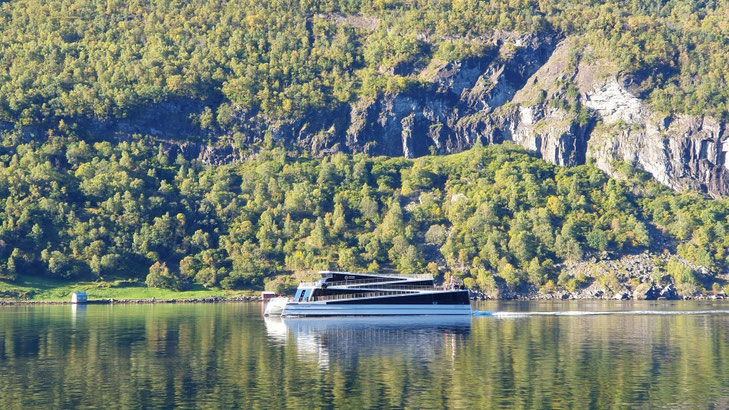 Bootsfahrt auf dem Aurlands- und Nærøyfjord ©My own Travel