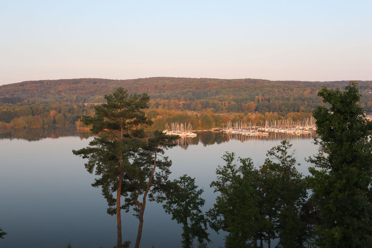 Marina am Bostalsee im Saarland in Abendstimmung