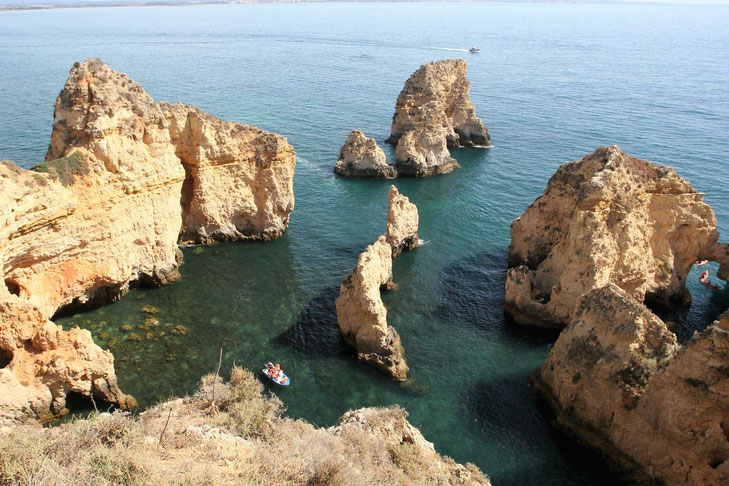 Felsformationen der Ponta da Piedade vom Aussichtspunkt auf den Klippen aus zu sehen ©My own Travel