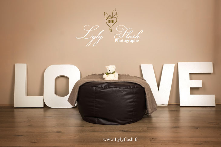 photo de pouf bean bag de posing naissance pour photographe