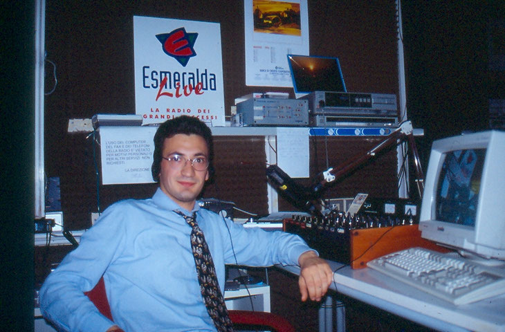 negli studi di Radio Esmeralda