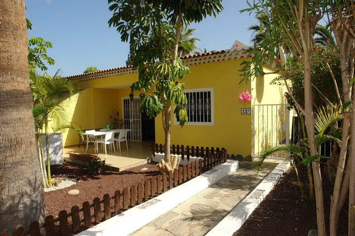 Haus Eingang der Langzeit Mietwohnung in Los Cristianos im Süden von Teneriffa.