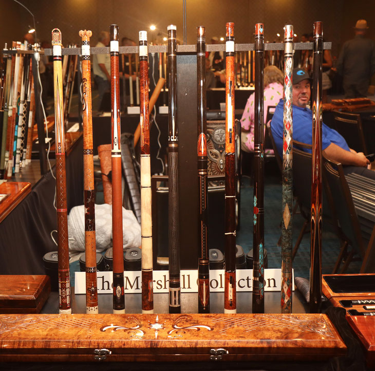 ICCSで展示のリチャード・ブラック。どれもアンチョークで、撞き味をオーナーに尋ねるのは非常識