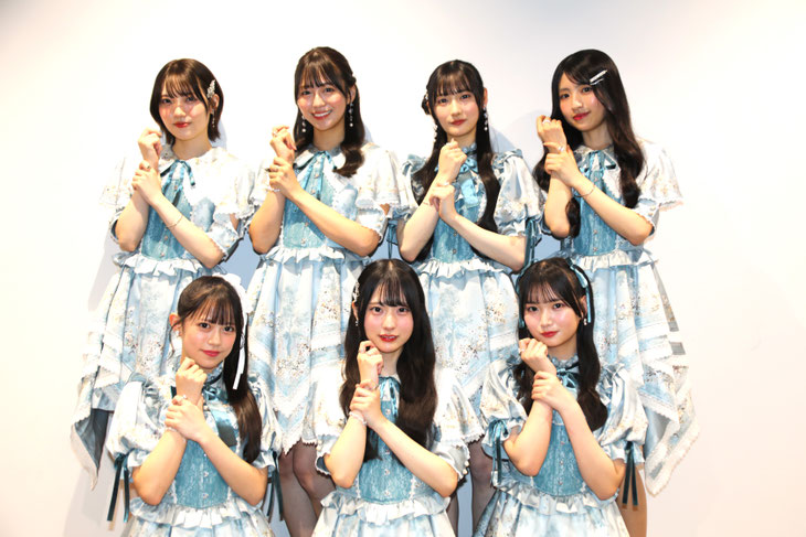 (上段)吉川海未・新野楓果・佐藤莉華・朝宮日向 (下段)鈴野みお・綾瀬ことり・遠藤莉乃