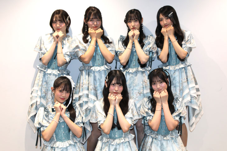 (上段)吉川海未・新野楓果・佐藤莉華・朝宮日向 (下段)鈴野みお・綾瀬ことり・遠藤莉乃