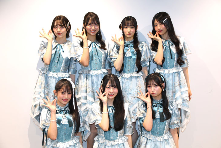 (上段)吉川海未・新野楓果・佐藤莉華・朝宮日向 (下段)鈴野みお・綾瀬ことり・遠藤莉乃