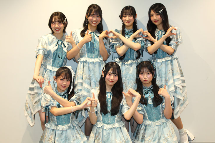 (上段)吉川海未・新野楓果・佐藤莉華・朝宮日向 (下段)鈴野みお・綾瀬ことり・遠藤莉乃
