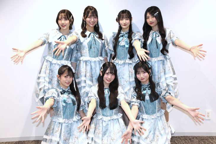 (上段)吉川海未・新野楓果・佐藤莉華・朝宮日向 (下段)鈴野みお・綾瀬ことり・遠藤莉乃