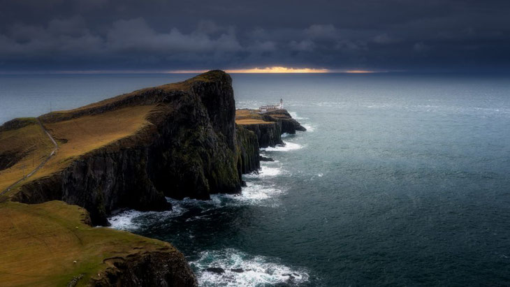 Traumort für mich: Leuchtturm Neise Point Lighthouse auf der schottischen Insel Sky (www.ps4wallpapers.com)