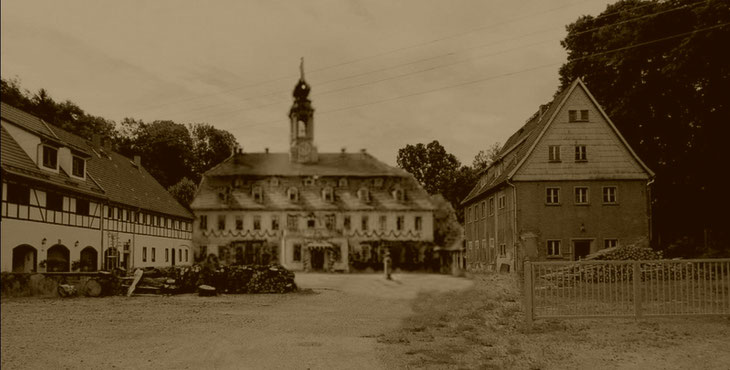 Wie es war: Rittergut mit Schloss, Fotomontage des Heimatvereins (www.berreuth.de)