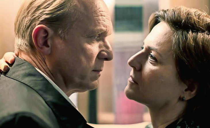 Ulrich Tukur und Martina Gedeck in "Gleißendes Glück" (2016)