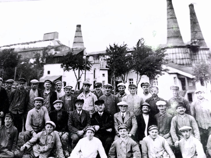 Belegschaft Kalkwerk 1 Unterwiesenthal, Anfang 20. Jahrhundert (Foto: Infotafel)