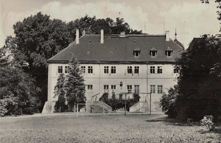 Schloss Gersdorf, Ansichtskarte 1964 (www.alleburgen.de)