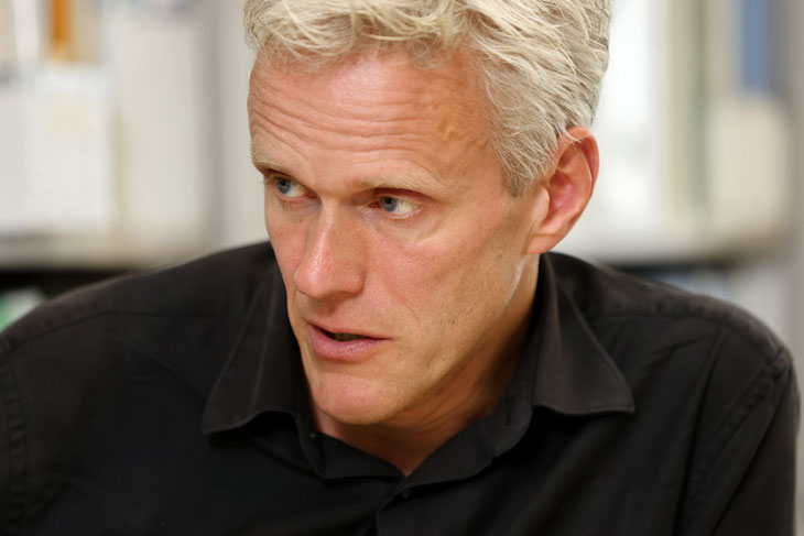 Lars Struperit 博士