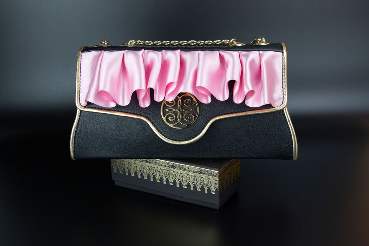 POCHETTE NERA IN PELLE. BORSE DI LUSSO DA DONNA. ESTHER DALLA VALLE LUXURY ITALIAN HANDBAGS.