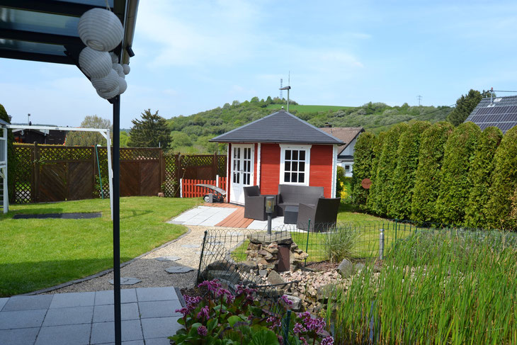 Ausblick, Sonnenterrasse und Gartenhaus