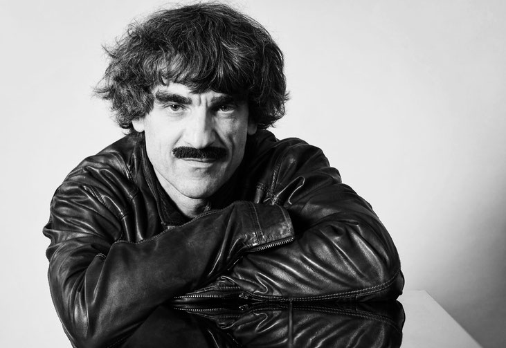 Mit Thomas Scheytt gibt am 7. September einer der "besten zeitgenössischen Boogie- und Blues-Pianisten" (Jazzpodium) in der Sigmaringer Stadthalle ein Matineekonzert. Foto: Felix Groteloh 