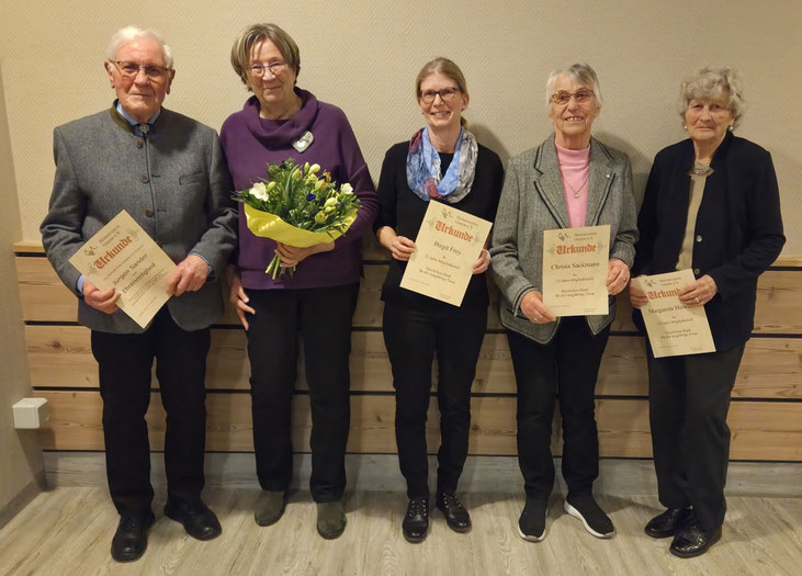Ehrungen: v.l. Ehremitgied Jürgen Sander und Ehefrau Hildedard Sander, 25 Jahre Mitgleidschaft Birgit Frey, Christa Sackmann und Magarete Huwald