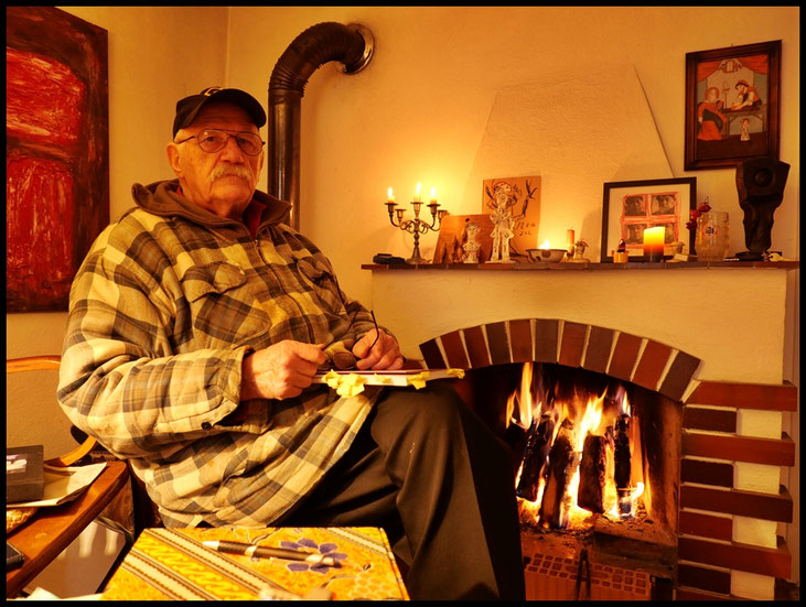 Pedro Meier Atelier mit Cheminée, Feuerstelle, Kamin, Schreibort, Malort, Atelierhaus Niederbipp am Jurasüdfuss, Schreibatelier, Schreibstube, Schreibwerkstatt, Kreatives Schreiben, Creative Writing, Pedro Meier, Lyriker, Schriftsteller, Multimedia Artist