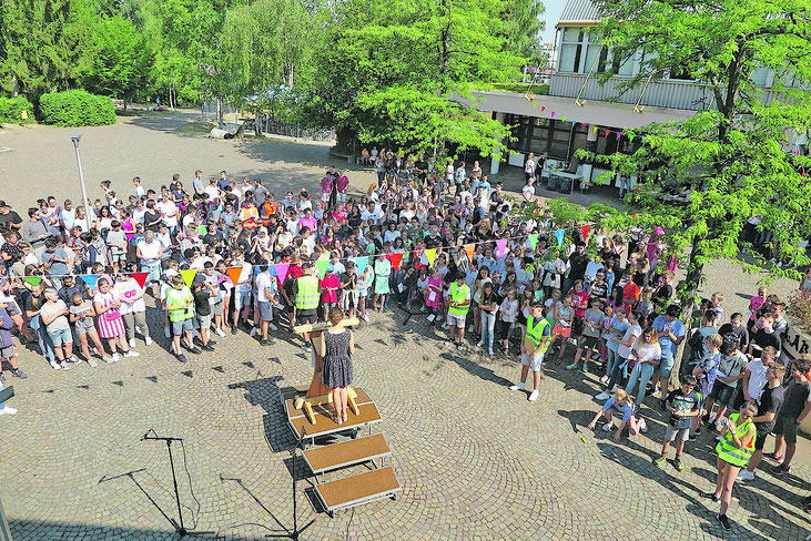 Die Eröffnungsfeier des Staats neuen Staats „Los Unterriedos“ (Bild: Groß)