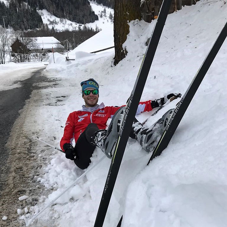 Fun is a must! Cross-country skiing in Goms...