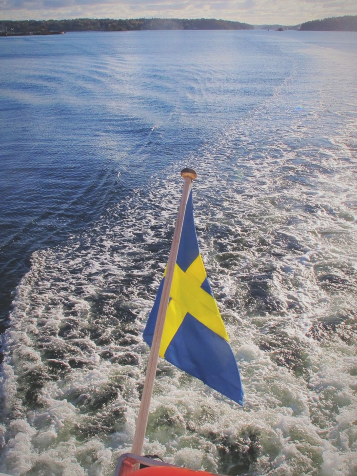 ferry mer drapeau suède bleu jaune