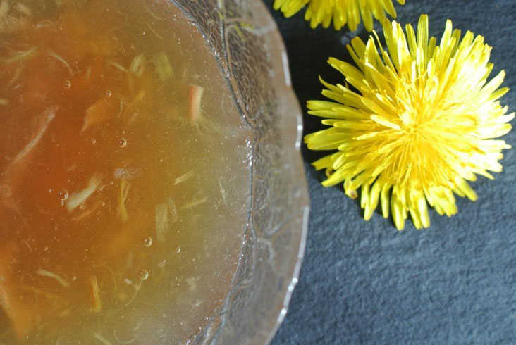 Gelee oder Marmelade aus Löwenzahnblüten machen