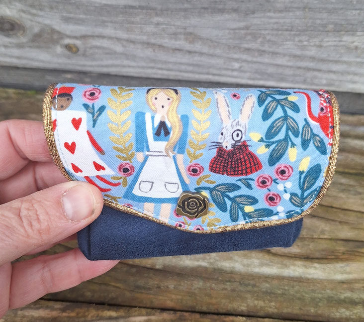 petit porte-monnaie accordéon femme, mignon thème Alice au pays des merveilles, original pratique, fabriqué artisanalement en Alsace, France, idée cadeau unique