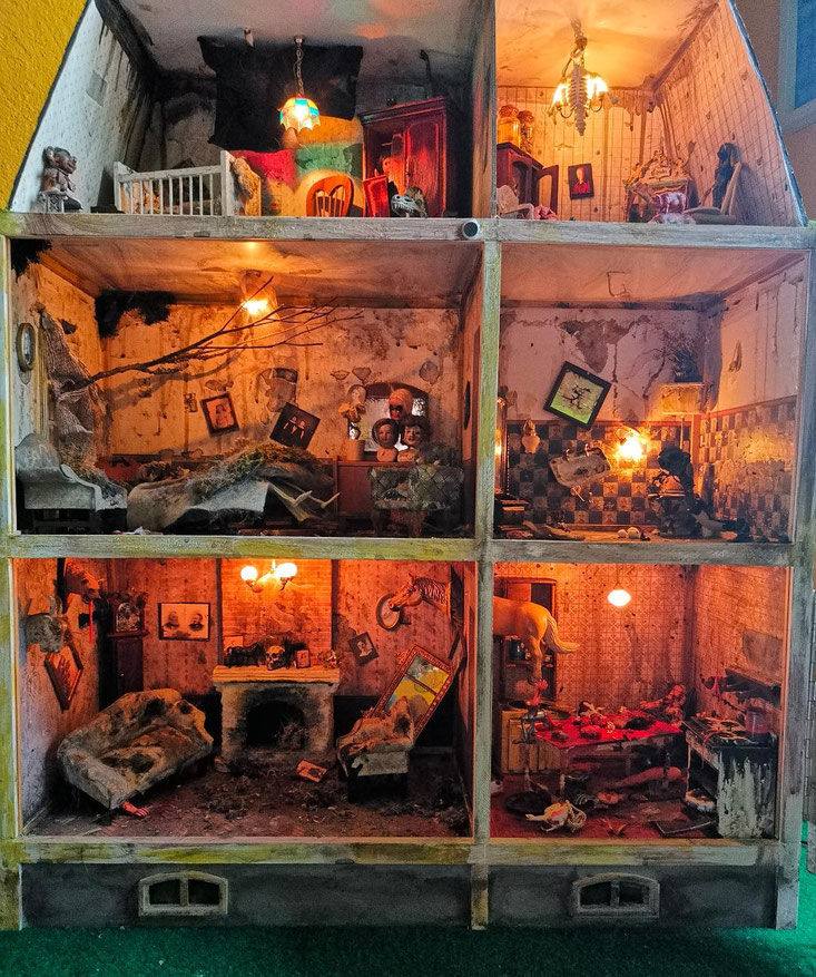 Grusel Puppenhaus