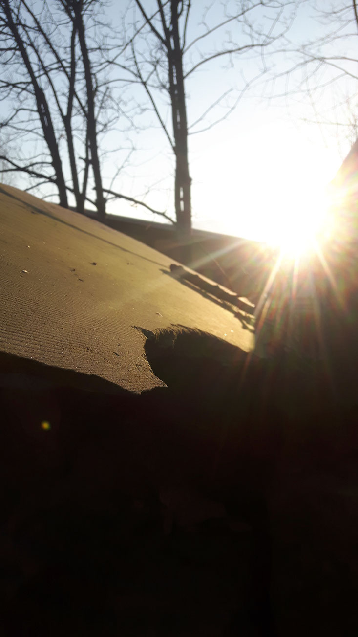 Naturstein Platten im Sonnenlicht