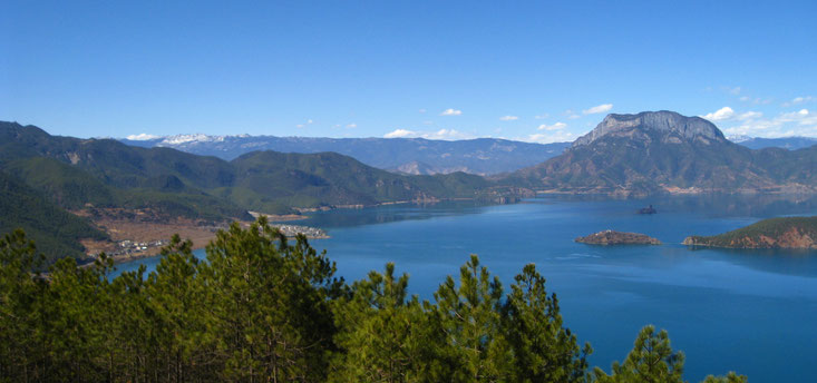 Vistas del lago Lugu, primer asentamiento mosuo