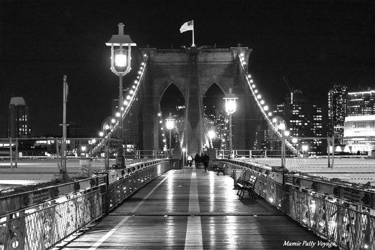 Pont de Brooklyn la nuit