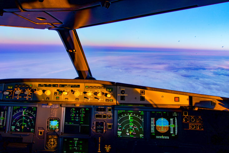 Direction Milan.. ciel bleuté unique, propre aux vols à haute altitude.