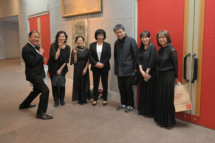 演奏会後のロビー。なんと、次回定演にお迎えするピアニスト高松氏も来場くださっていました！