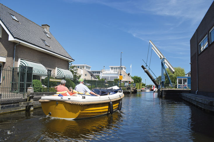 Gemeenslandsvaart wachten brug open