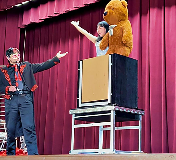 愛知や名古屋のイベントで出張マジックショーをするマジシャンMrフレイム