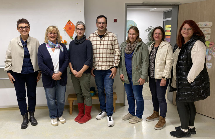 v.l.n.r.: Frau Colette Silbermann, Rektorin - Frau Petra Kneidl, stv. Schulleiterin, Frau Selina Rothemund, Herr Dirk Geyer, Frau Kathrin Heinl, Frau Annette Hering, Frau Kristina Kern