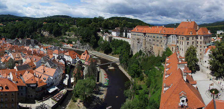 Blick auf Schloss, Moldau und Altstadt -         Von Pudelek (Martin Szala) - Eigenes Werk - CC BY-SA 3.0  