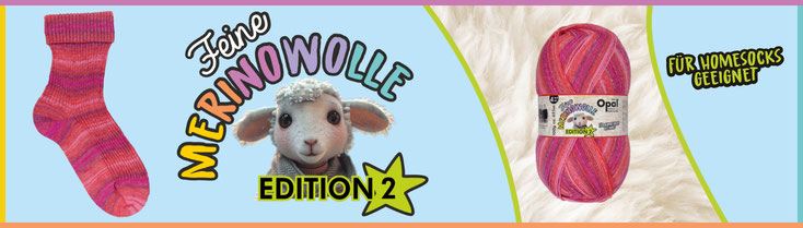 Das Foto zeigt das Logo der Qualität Feine Merinowolle Edition 2 mit einem Schaf im Comic-Stil, einen Strumpf mit rot-pinkem Farbverlauf sowie das dazu passende Wollknäuel und dem Schriftzug Für Homesocks geeignet.