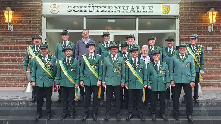 Die anwesenden geehrten Herbramer Schützen bei den Ehrungen am Schützenfest-Freitag