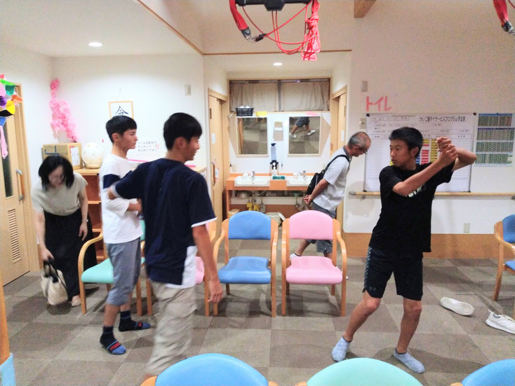 肩関節の痛み 姿勢 姿勢改善 肩甲骨 肩甲骨はがし 肩甲骨痛み 背中の痛み 野球肩の原因 野球肩原因 野球肩治し方 野球肩体操 野球肩ストレッチ 野球 野球肩 肩が痛い ピッチャー リトルリーガーズショルダー 腱板損傷 投球傷害 水泳 競泳 腰痛 分離症 分離すべり症 水泳肩スイマーズショルダー 水泳肩 スイマーズショルダー治療 スイマーズショルダー治るのか 岐阜 岐阜市 岐阜市茜部 岐阜市東鶉 岐阜市南鶉 岐阜市中鶉 岐阜市柳津町 羽島市 羽島郡 笠松町 岐南町 茜部 鶉 東鶉 中鶉 南鶉 柳津 笠松