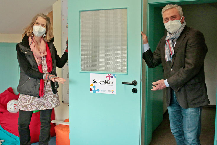 Freude über den Start des Pilotprojektes „Sorgenbüro | Begegnen und Begleiten“ Frau Kerstin Magee (links) und Rolf Jung (rechts)
